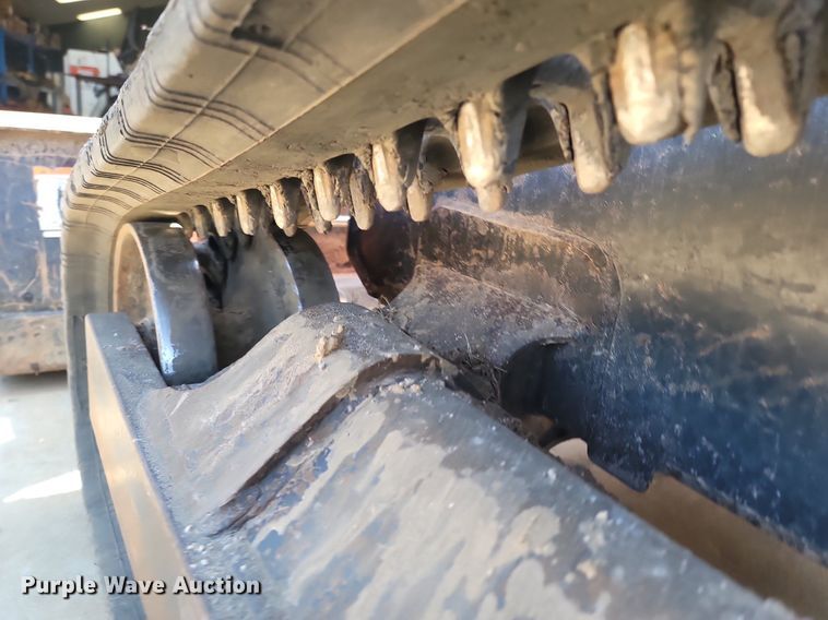 image for item OG9384 2016 Kubota SVL 75-2  skid steer loader