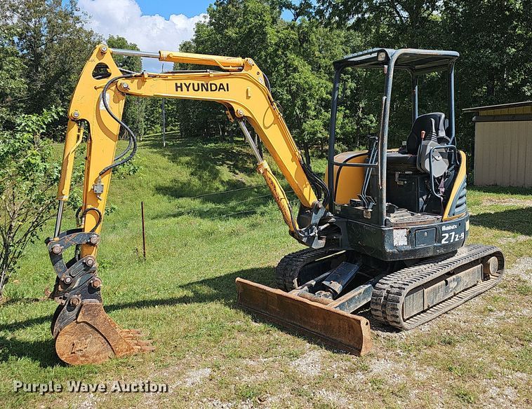 image for item OG9405 2013 Hyundai ROBEX 27Z-9  mini excavator