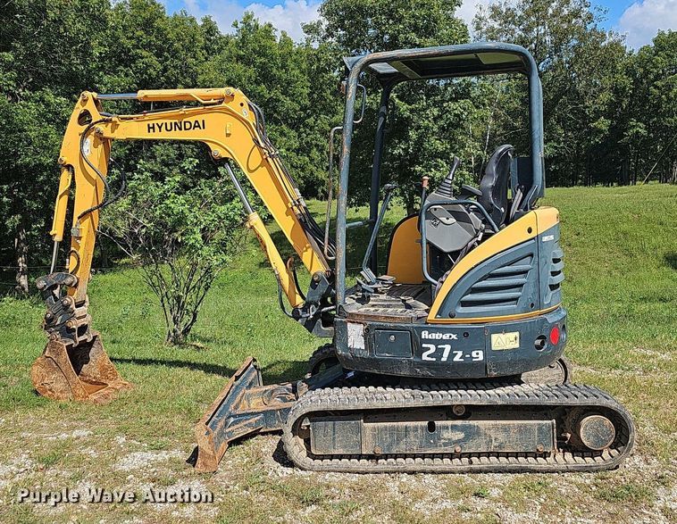image for item OG9405 2013 Hyundai ROBEX 27Z-9  mini excavator