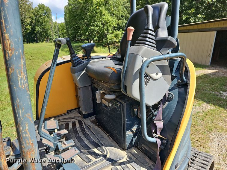 image for item OG9405 2013 Hyundai ROBEX 27Z-9  mini excavator