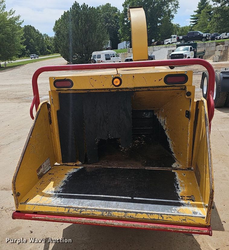 image for item OG9409 2006 Vermeer BC1000XL  wood chipper