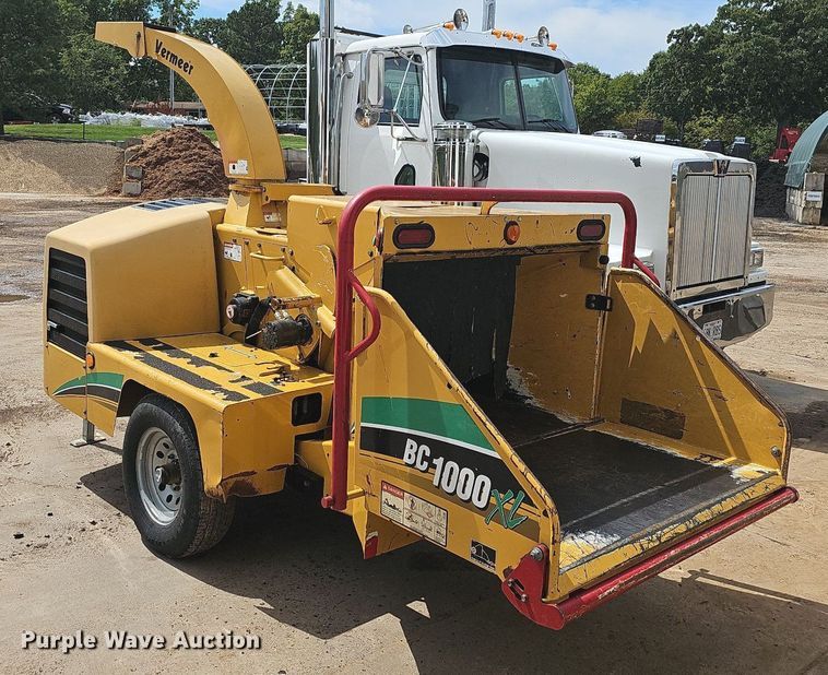image for item OG9409 2006 Vermeer BC1000XL  wood chipper