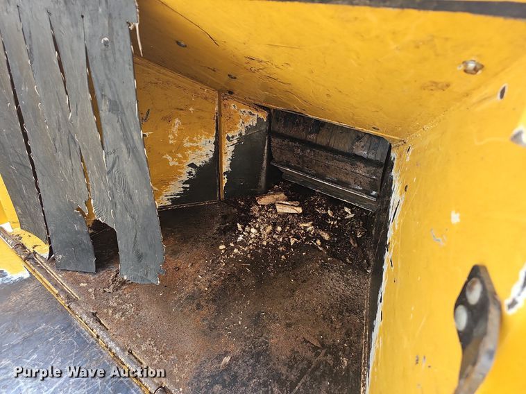 image for item OG9409 2006 Vermeer BC1000XL  wood chipper