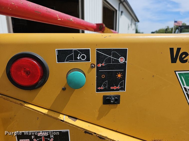 image for item OG9409 2006 Vermeer BC1000XL  wood chipper