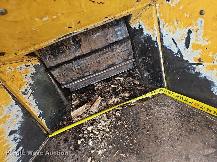 image for item OG9409 2006 Vermeer BC1000XL  wood chipper