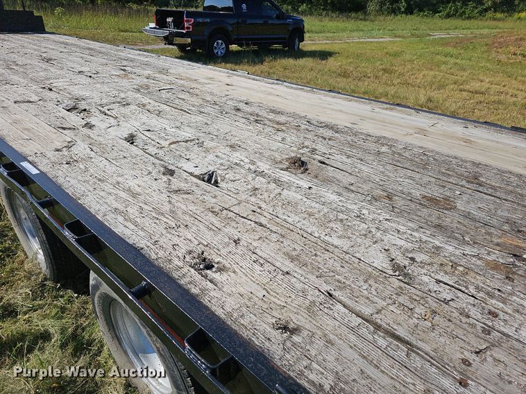 image for item OG9410 2006 Apache equipment trailer