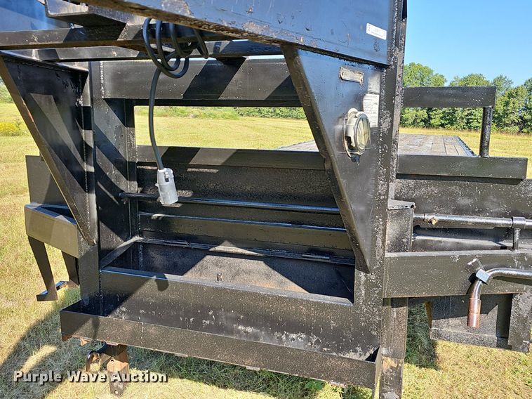 image for item OG9410 2006 Apache equipment trailer