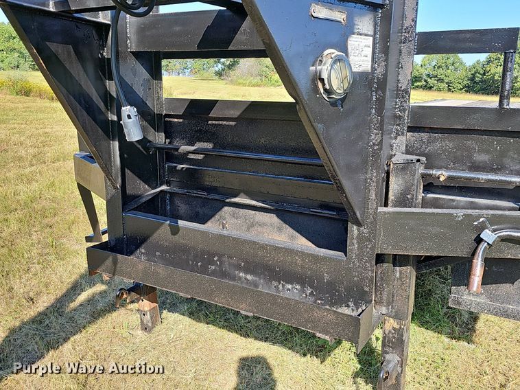 image for item OG9410 2006 Apache equipment trailer