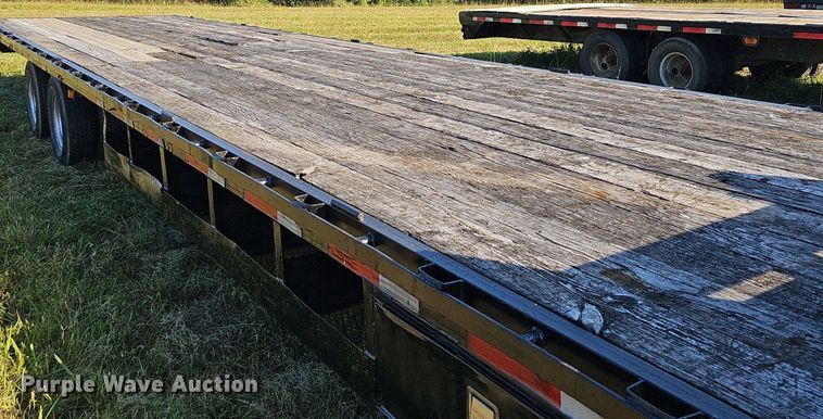 image for item OG9410 2006 Apache equipment trailer