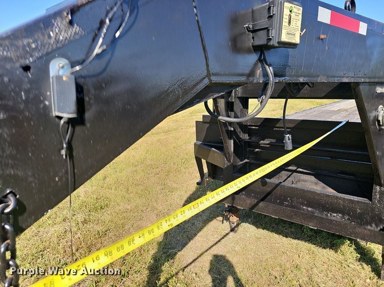 image for item OG9410 2006 Apache equipment trailer