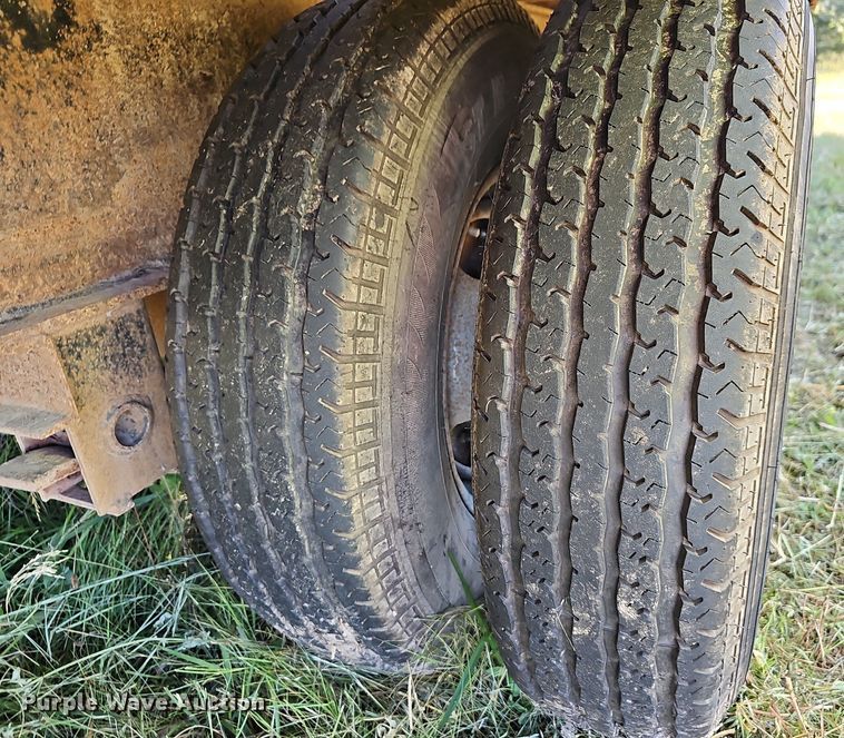 image for item OG9410 2006 Apache equipment trailer