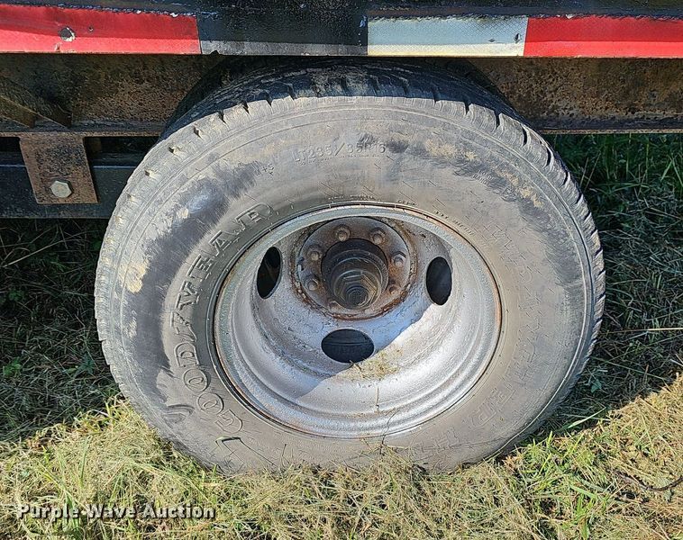 image for item OG9410 2006 Apache equipment trailer