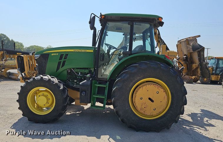 image for item DN8600 2016 John Deere 6120E  MFWD tractor