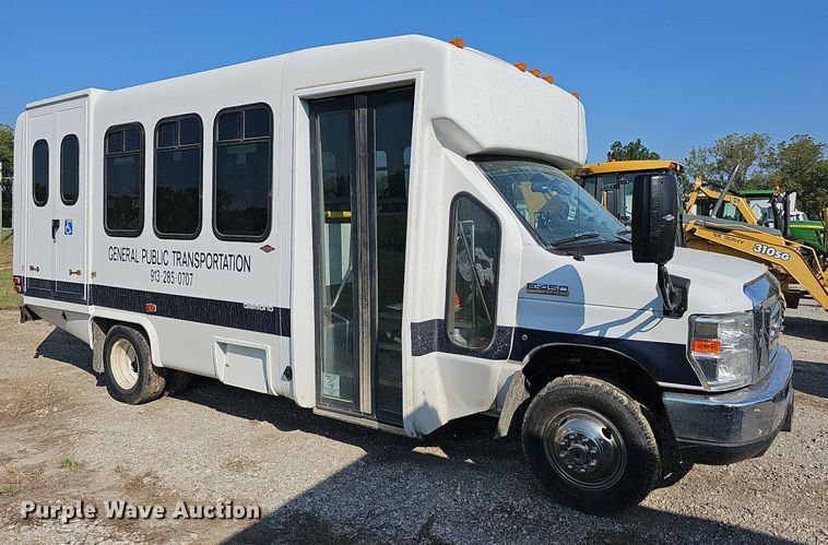 image for item DN8630 2017 Ford E450 Super Duty  shuttle bus