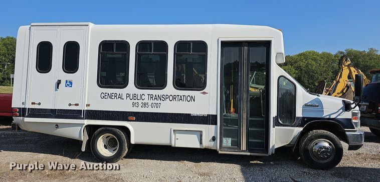 image for item DN8630 2017 Ford E450 Super Duty  shuttle bus