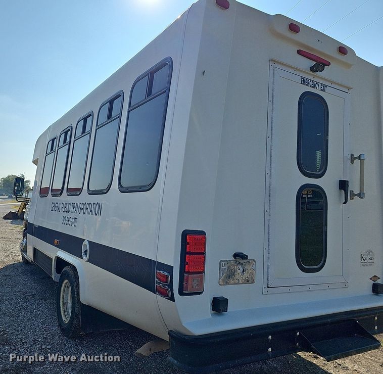 image for item DN8630 2017 Ford E450 Super Duty  shuttle bus