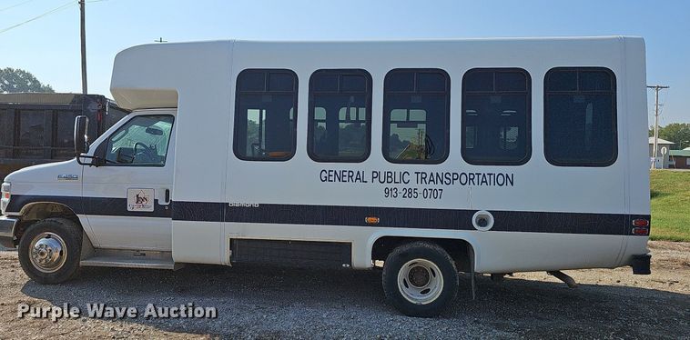 image for item DN8630 2017 Ford E450 Super Duty  shuttle bus