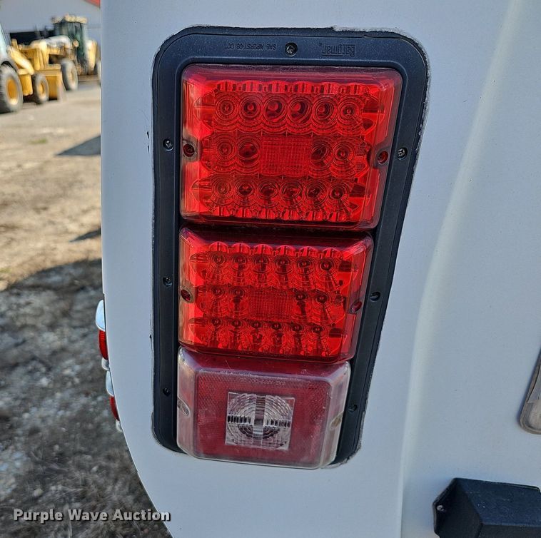 image for item DN8630 2017 Ford E450 Super Duty  shuttle bus