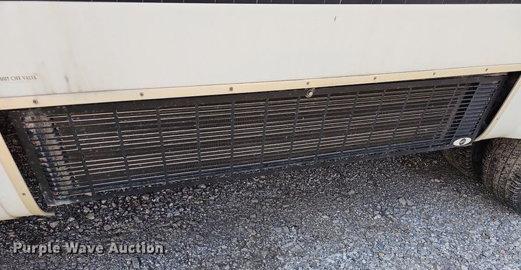 image for item DN8630 2017 Ford E450 Super Duty  shuttle bus