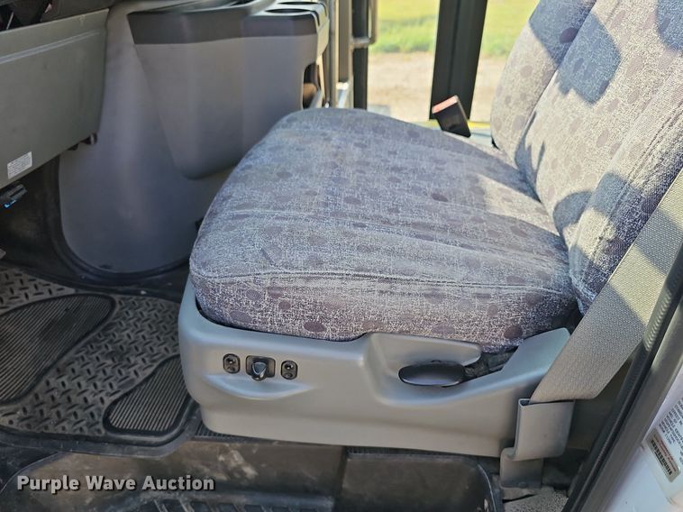 image for item DN8630 2017 Ford E450 Super Duty  shuttle bus