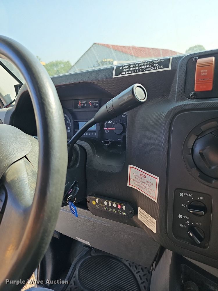 image for item DN8630 2017 Ford E450 Super Duty  shuttle bus