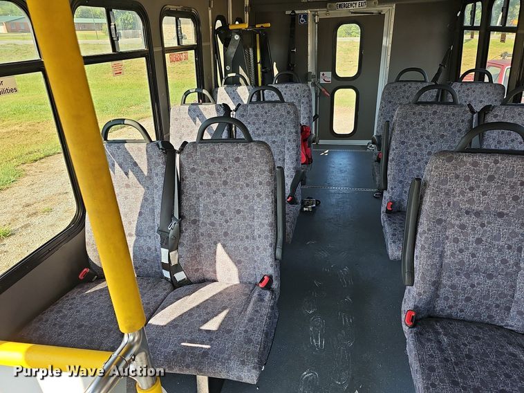 image for item DN8630 2017 Ford E450 Super Duty  shuttle bus