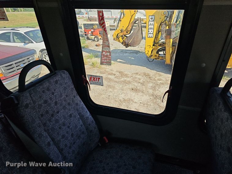 image for item DN8630 2017 Ford E450 Super Duty  shuttle bus