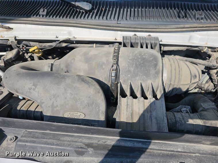 image for item DN8630 2017 Ford E450 Super Duty  shuttle bus