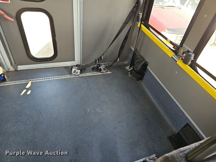 image for item DN8630 2017 Ford E450 Super Duty  shuttle bus