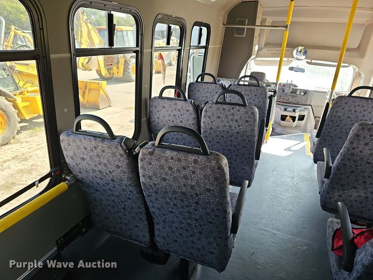 image for item DN8630 2017 Ford E450 Super Duty  shuttle bus