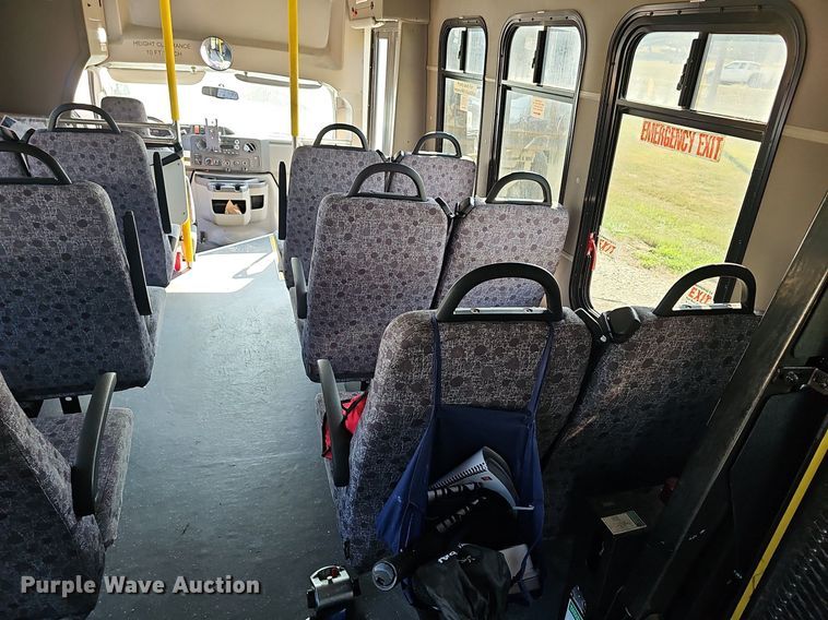 image for item DN8630 2017 Ford E450 Super Duty  shuttle bus