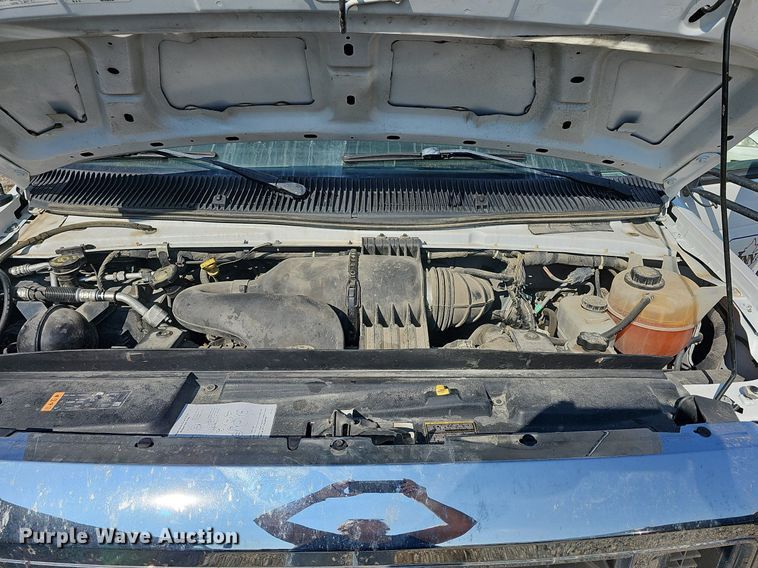 image for item DN8630 2017 Ford E450 Super Duty  shuttle bus