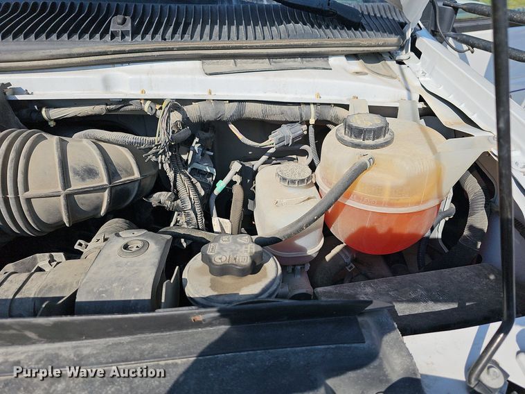 image for item DN8630 2017 Ford E450 Super Duty  shuttle bus