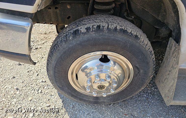 image for item DN8630 2017 Ford E450 Super Duty  shuttle bus