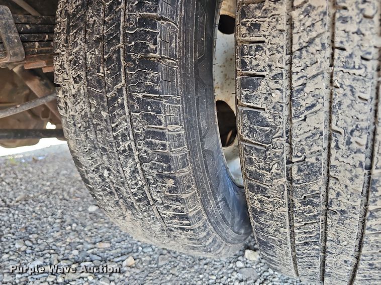 image for item DN8630 2017 Ford E450 Super Duty  shuttle bus