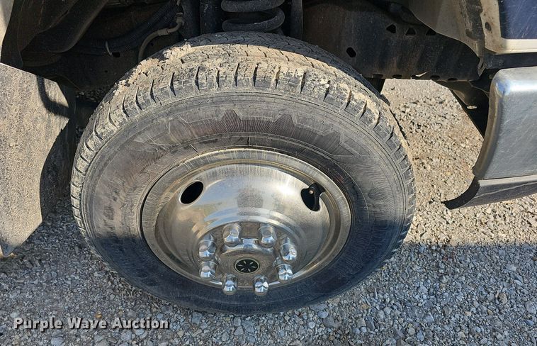 image for item DN8630 2017 Ford E450 Super Duty  shuttle bus