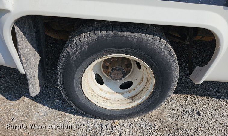 image for item DN8630 2017 Ford E450 Super Duty  shuttle bus