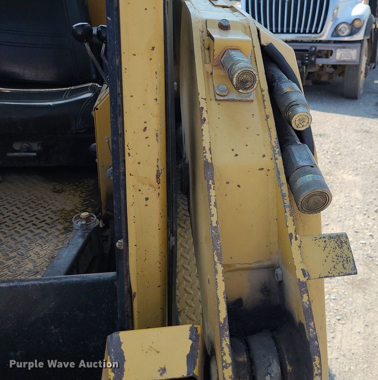 image for item DN8633 2000 ASV Posi-Track 4810  tracked skid steer loader