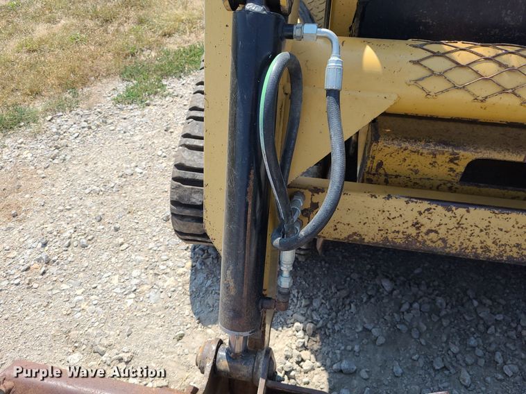 image for item DN8633 2000 ASV Posi-Track 4810  tracked skid steer loader