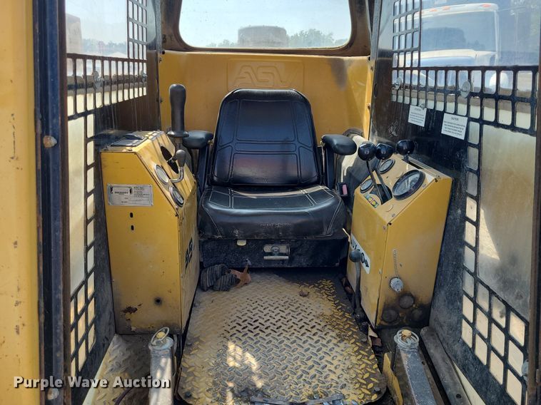 image for item DN8633 2000 ASV Posi-Track 4810  tracked skid steer loader