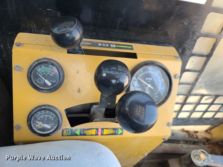 image for item DN8633 2000 ASV Posi-Track 4810  tracked skid steer loader