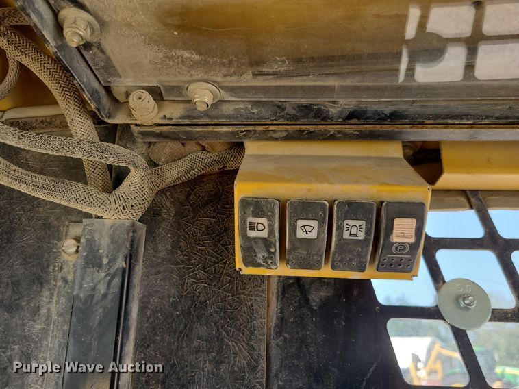 image for item DN8633 2000 ASV Posi-Track 4810  tracked skid steer loader