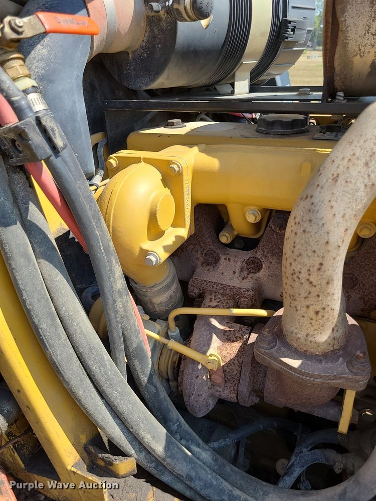 image for item DN8633 2000 ASV Posi-Track 4810  tracked skid steer loader