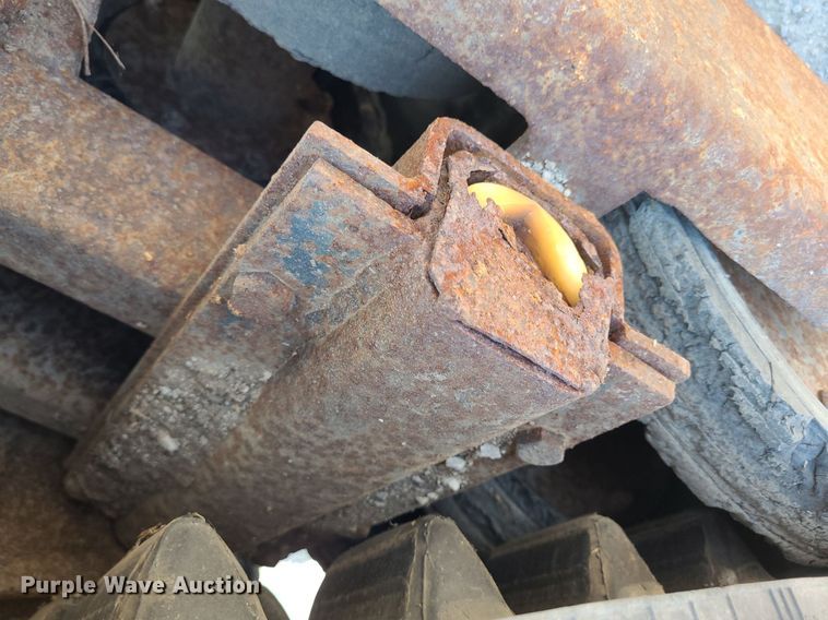 image for item DN8633 2000 ASV Posi-Track 4810  tracked skid steer loader