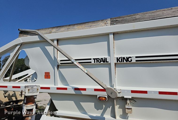 image for item DN8634 2018 Trail King TKBD22402  bottom dump trailer