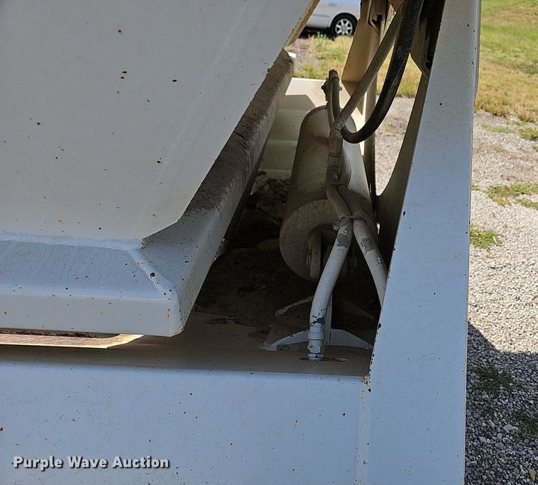 image for item DN8634 2018 Trail King TKBD22402  bottom dump trailer