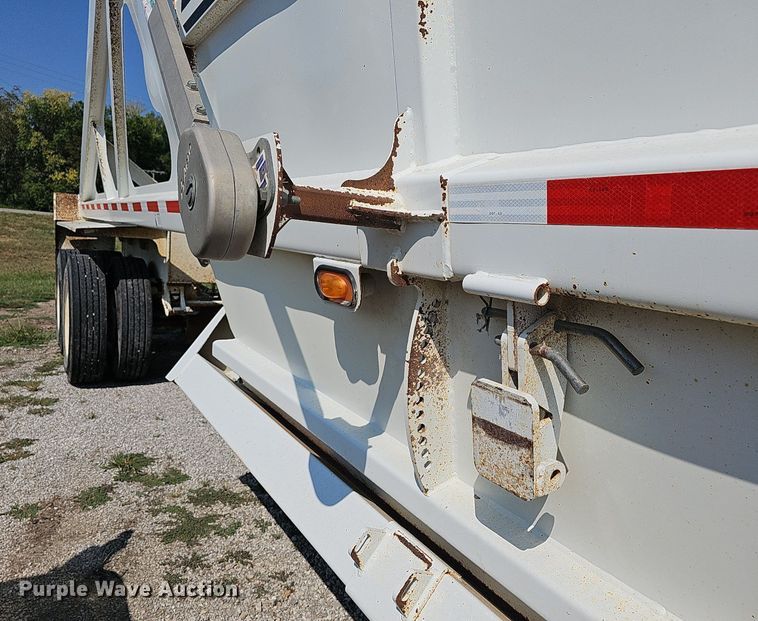 image for item DN8634 2018 Trail King TKBD22402  bottom dump trailer