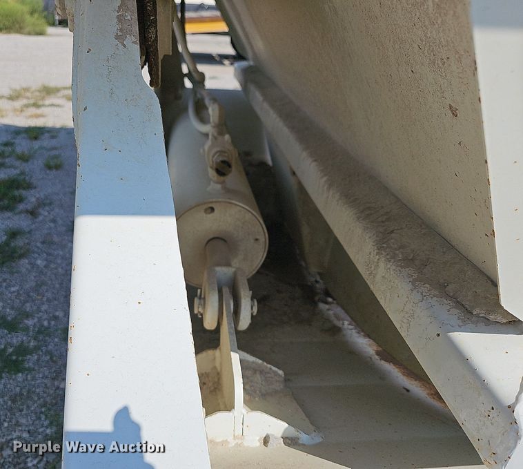 image for item DN8634 2018 Trail King TKBD22402  bottom dump trailer