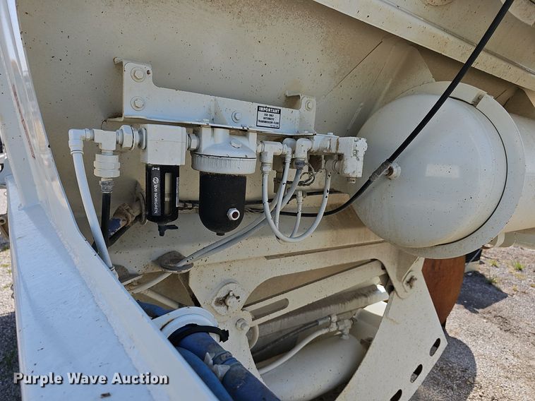 image for item DN8634 2018 Trail King TKBD22402  bottom dump trailer