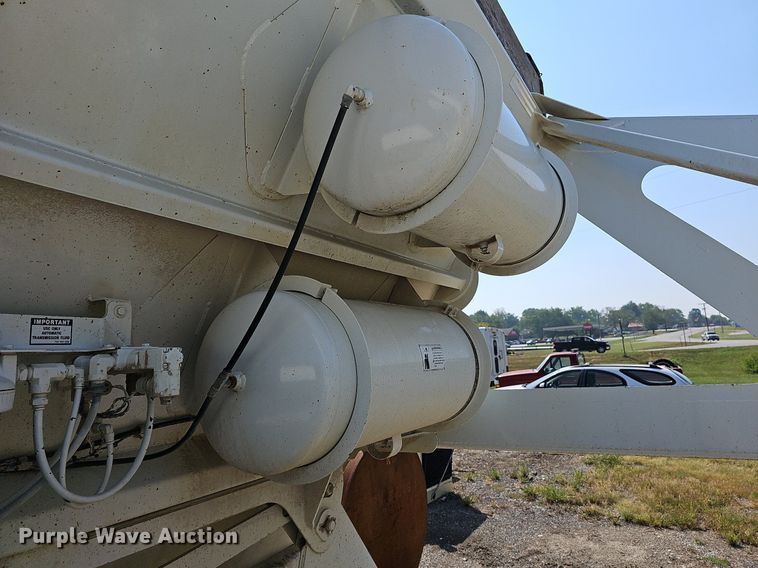 image for item DN8634 2018 Trail King TKBD22402  bottom dump trailer